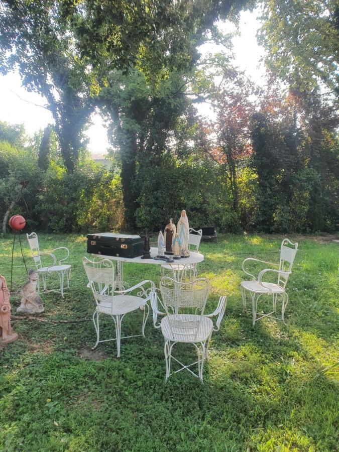 Manoir En Crau Hotel Arles Bagian luar foto