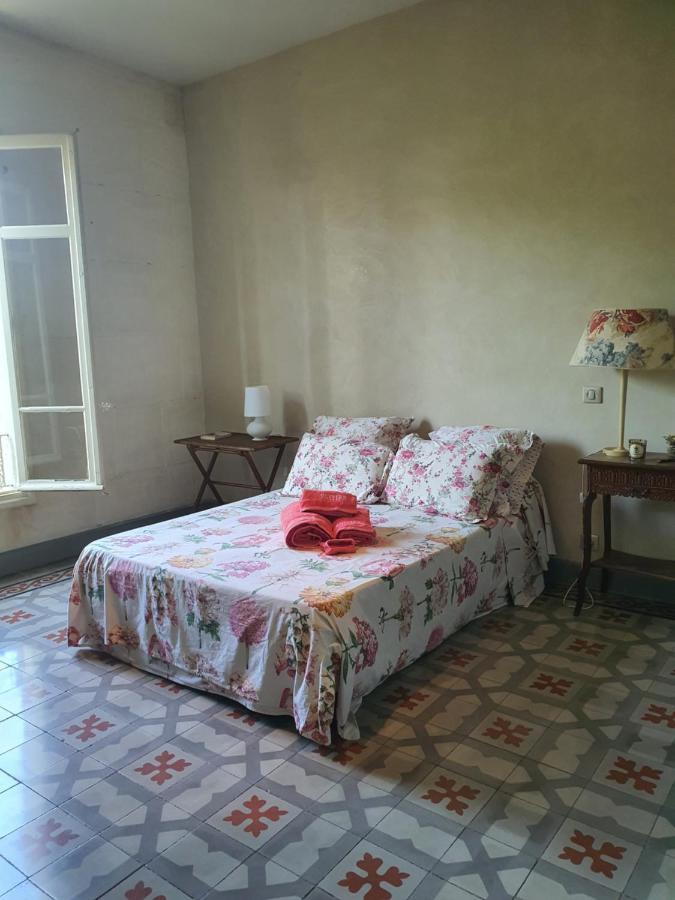 Manoir En Crau Hotel Arles Bagian luar foto