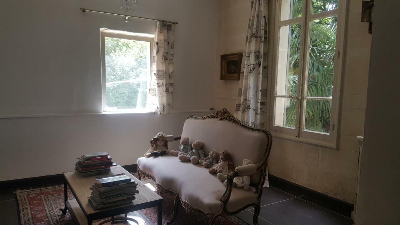 Manoir En Crau Hotel Arles Bagian luar foto
