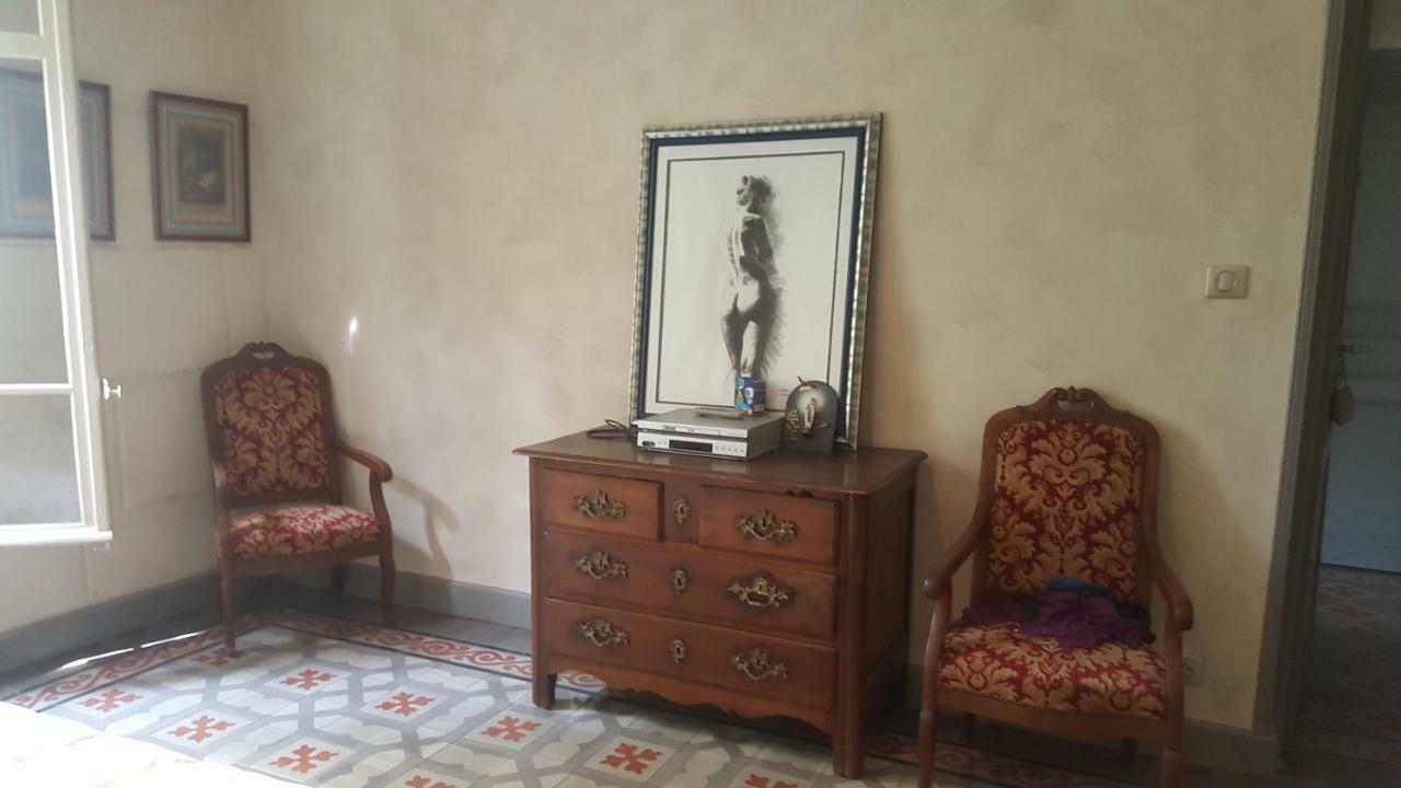 Manoir En Crau Hotel Arles Bagian luar foto