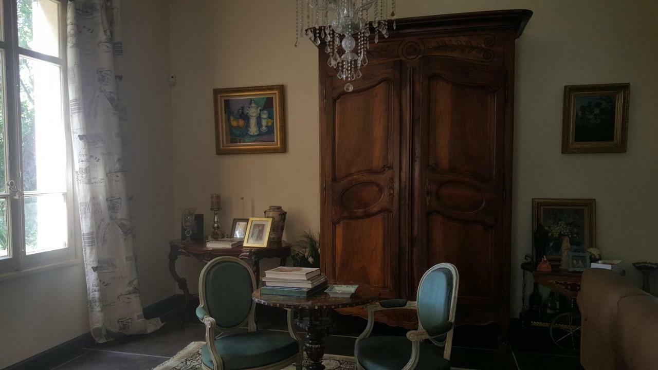 Manoir En Crau Hotel Arles Bagian luar foto